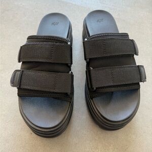 H&M SPORTY PLATFORM SLIDES New Without Tag Never Worn Velcro Straps Trendy Style